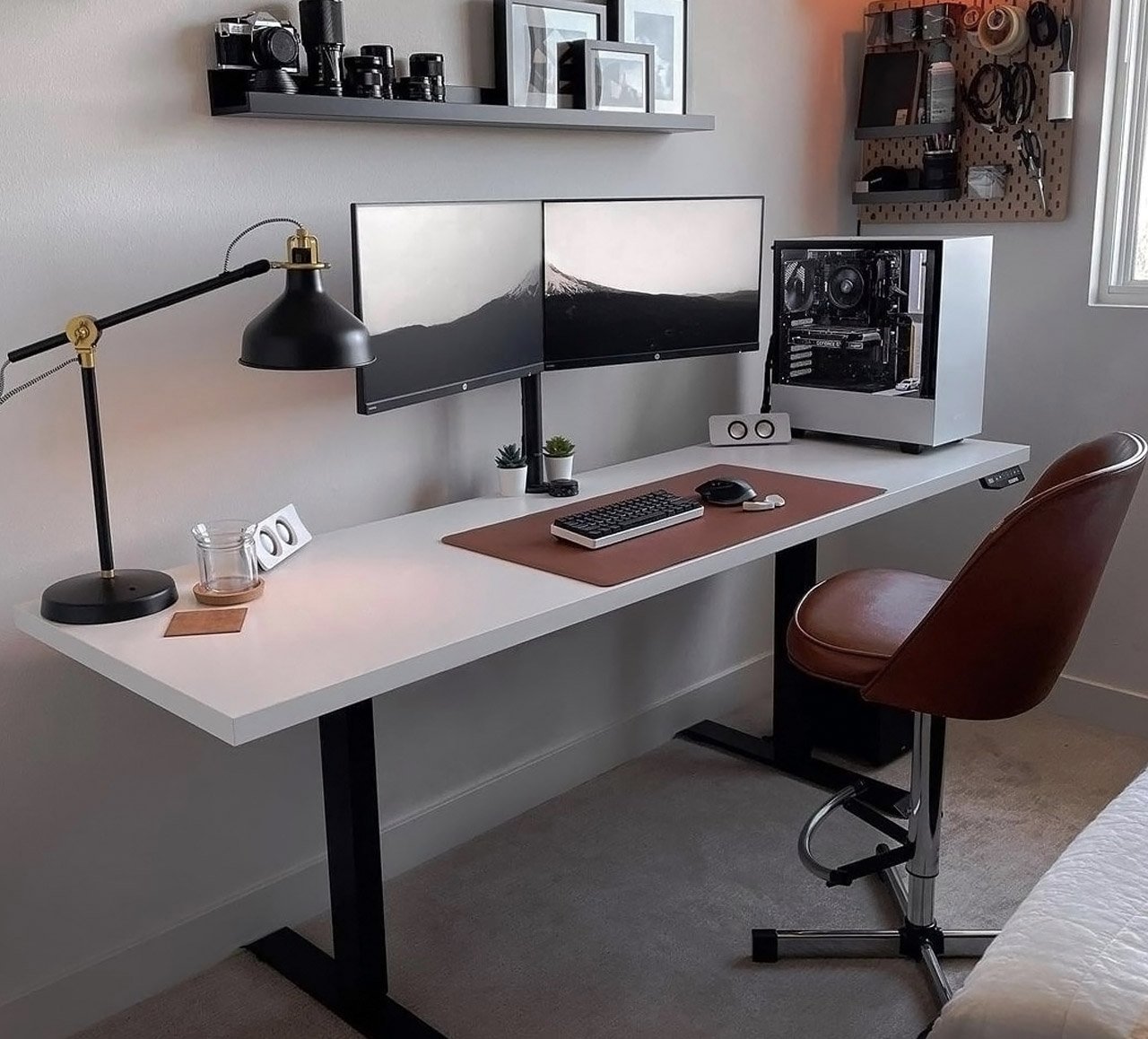 24+ Must-Have Minimalist Desk Accessories and Home Office Setup Essentials