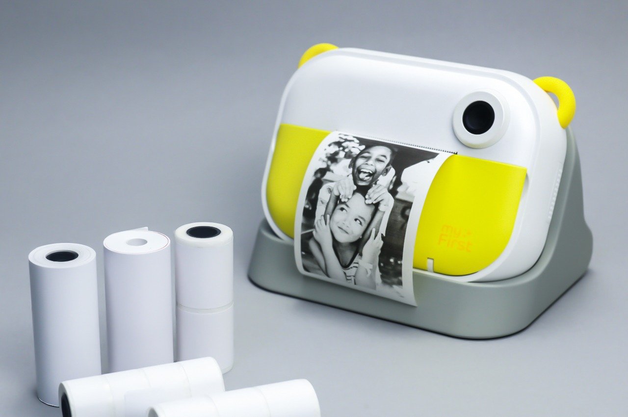 This “Polaroid-for-kids” gives your children their first taste of instant photography
