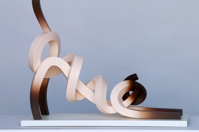From cats to birds, these minimal animal sculptures have been created from strips of coiled metal!