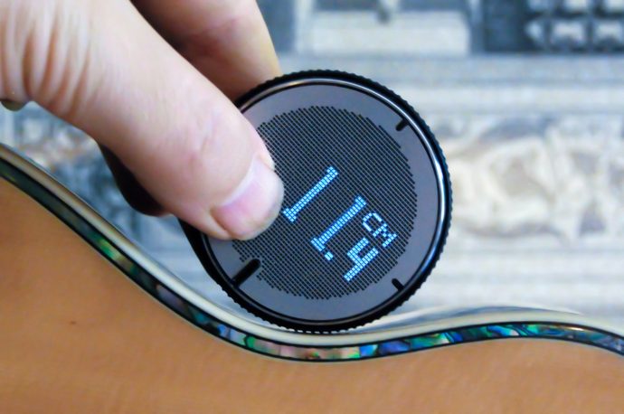 Do you REALLY need a strip of tape or a flat ruler to measure objects? This circular digital-ruler doesn’t think so