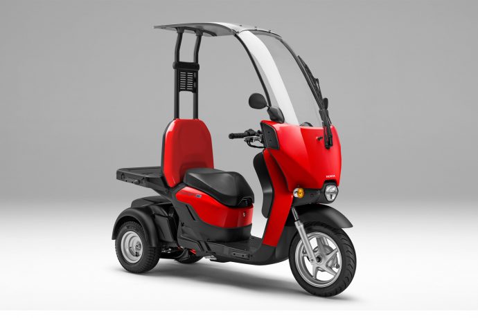 Honda announced an e-scooter with a roof so people can deliver parcels even in the rain