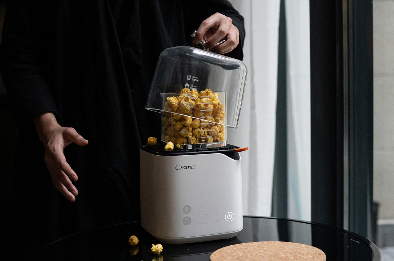 https://www.yankodesign.com/images/design_news/2021/11/this-air-fryer-and-grill-is-compact-sleek-and-lets-you-watch-the-oddly-satisfying-process-video-placeholder/air_fryer_and_grill_for_one-12.jpg
