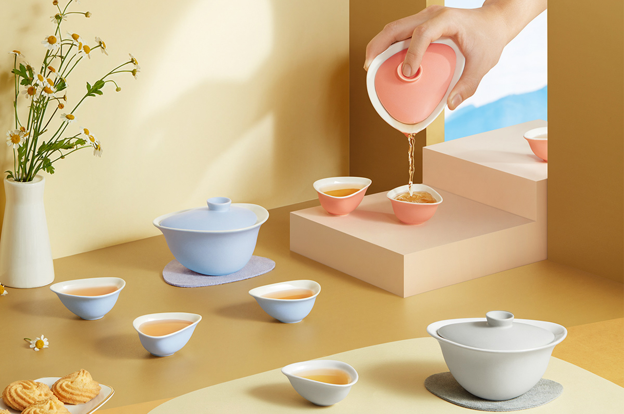 https://www.yankodesign.com/images/design_news/2021/11/this-handcrafted-portable-tea-set-comes-with-a-carrying-case-that-lets-you-store-and-pour-your-tea-with-ease/11_XYhukou_kurzkurz_portableteaset.jpg