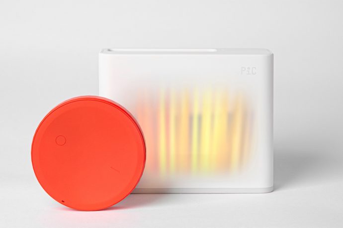 A physical and digital photo organizer, this gadget doubles as a projector to preserve your memories!