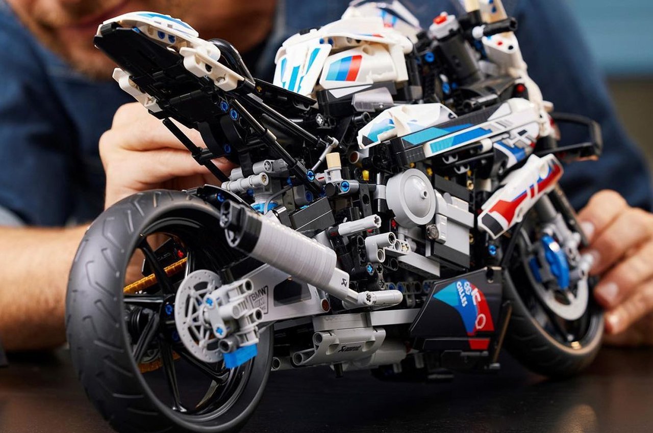 LEGO's BMW M 1000 RR set is functional design destined for every bike  lover's garage shelf - Yanko Design