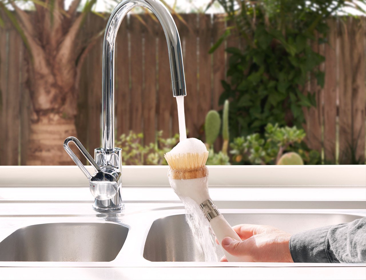 This sleek soap-dispensing dish brush could easily be the most beautiful  product in your entire kitchen - Yanko Design
