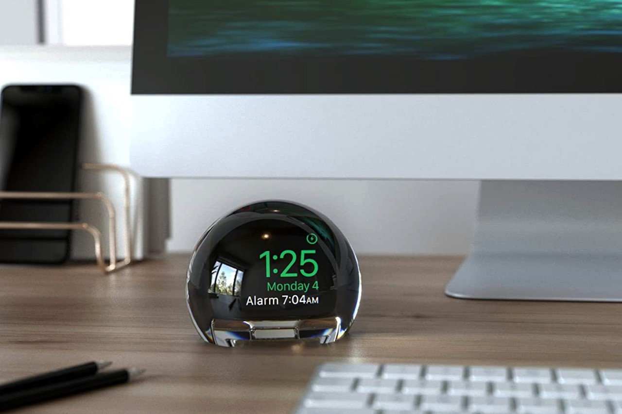 Nightwatch Magnifying Apple Watch Charging Dock