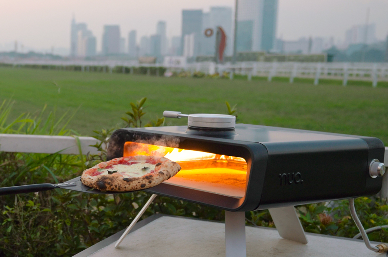 https://www.yankodesign.com/images/design_news/2022/01/the-alluring-nuo-portable-oven-makes-ultimate-wood-fired-pizzas-simply-not-possible-with-your-oven/NUO-portable-oven-by-Noox_3.jpg