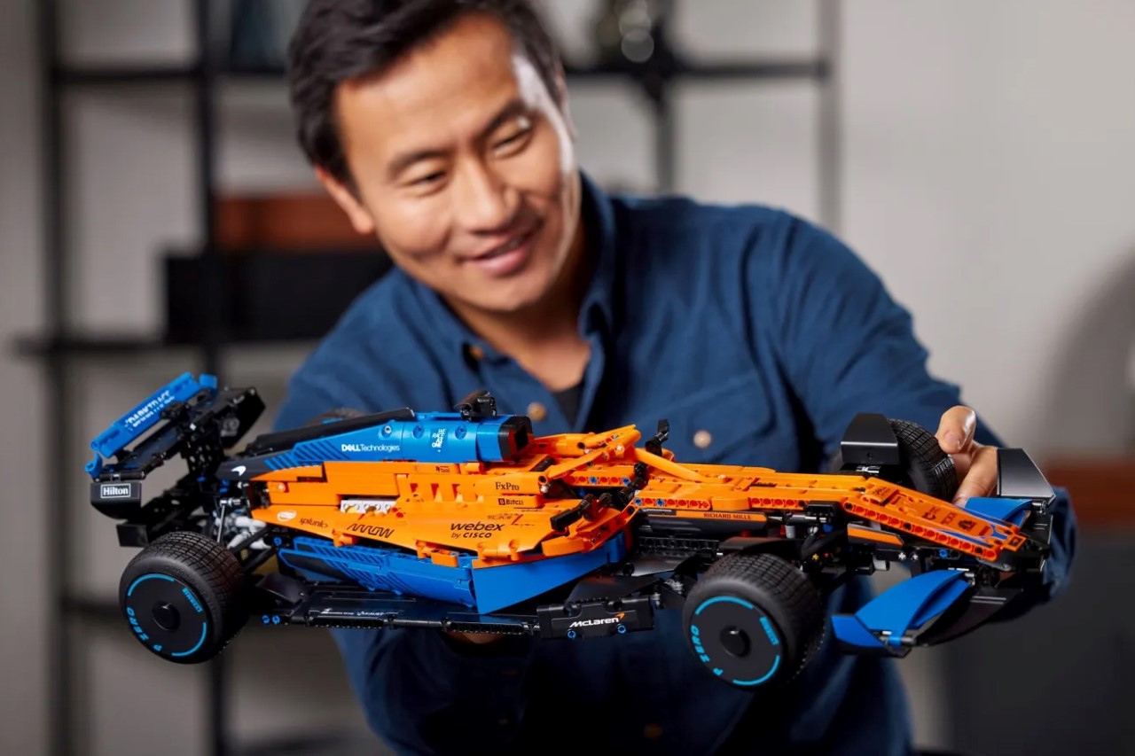 LEGO Technic unveils a pretty impressive 1432-brick McLaren Formula 1 set -  Yanko Design