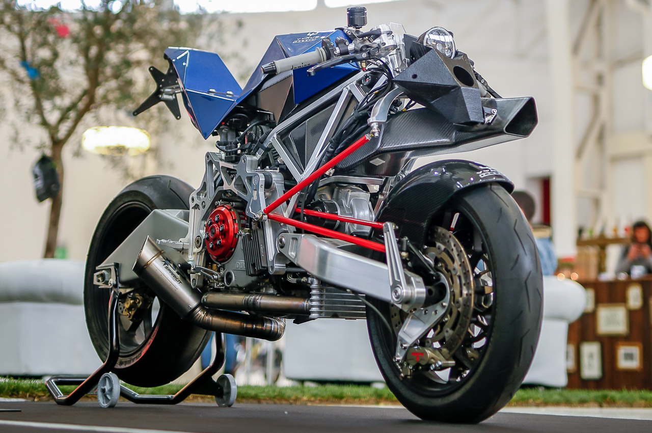 #This badass Vyrus bike custom kit turns the eye candy ride a predatory monster