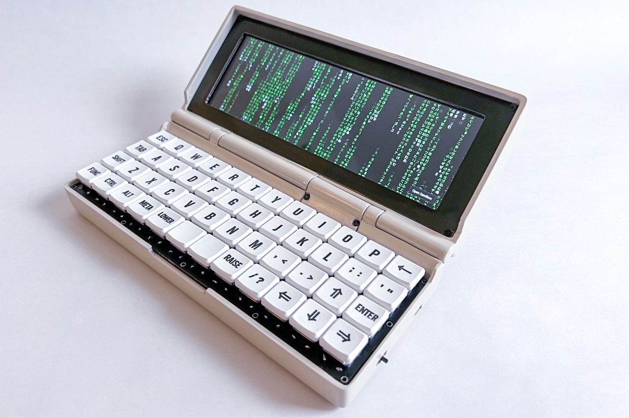 #This DIY pocket computer will make you feel like a cyberpunk hacker once you’re done