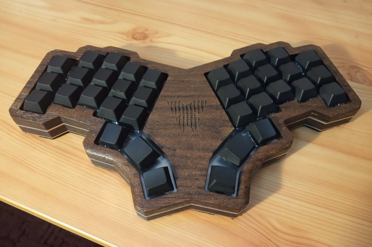 #Absolem DIY mechanical keyboard mixes class and geekiness in a handsome wooden package