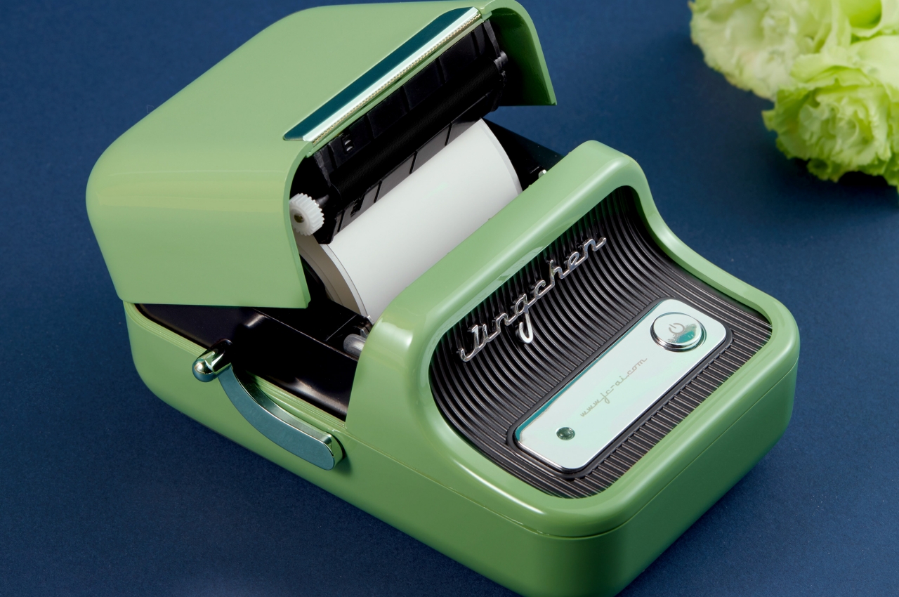 #Niimbot B21 label printer gives off some classy vintage vibes