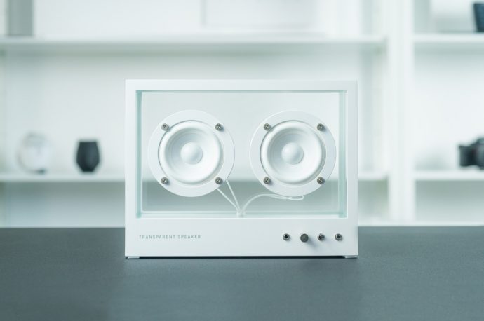 small_transparent_speaker_review_yankodesign_hero
