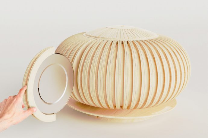 Street food gets hygienic with this lamp-shaped, plate disinfecting steam device for food vendors
