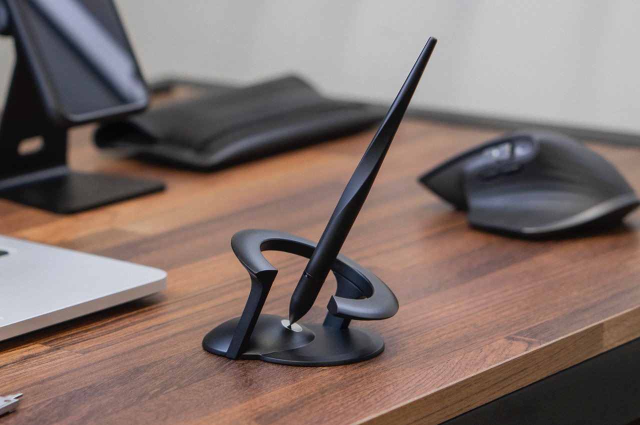#This space-inspired pen levitates magically in its docking station, looking absolutely out of this world!