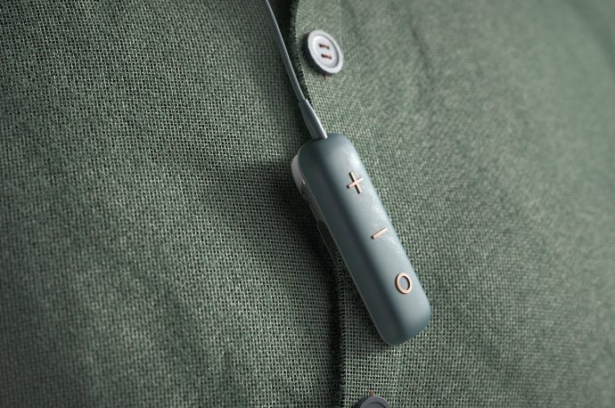 This clip-on audio receiver turns any wired earbuds/headphones into wireless ones