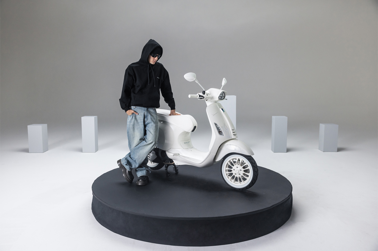 #Justin Bieber and Vespa joined forces to design a scooter with a monochromatic white finish and flame decals
