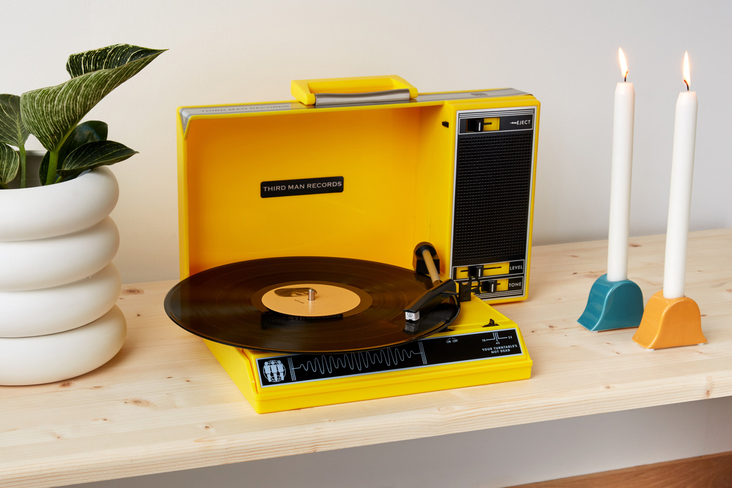 #Retro turntable suitcase lets you carry your love for vinyl anywhere you go!