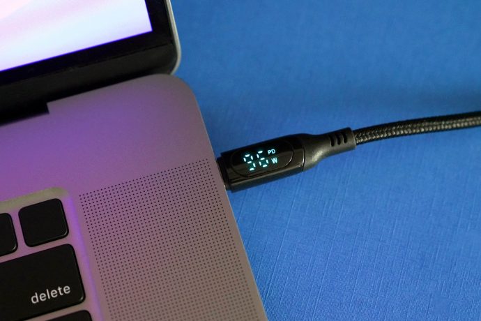 USB-C cable with built-in LED Display lets you see your device’s power consumption in real-time