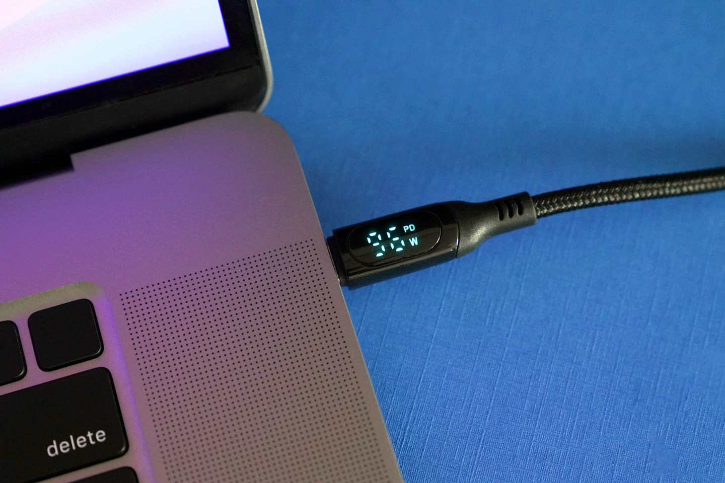 #USB-C cable with built-in LED Display lets you see your device’s power consumption in real-time