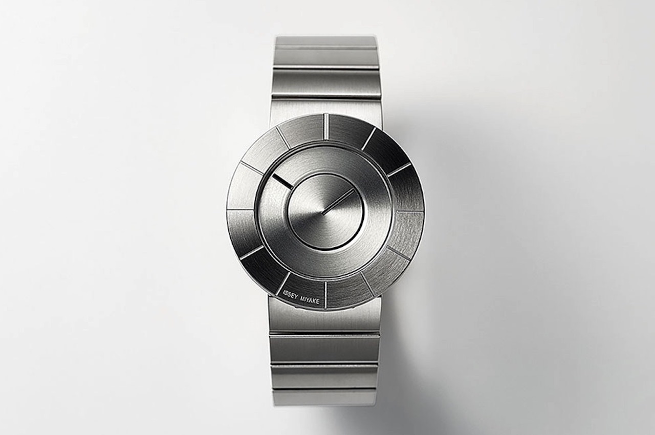 Issey Miyake TO Watch Silver