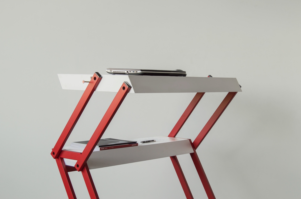 #This convertible standing desk doesn’t use motors to change forms