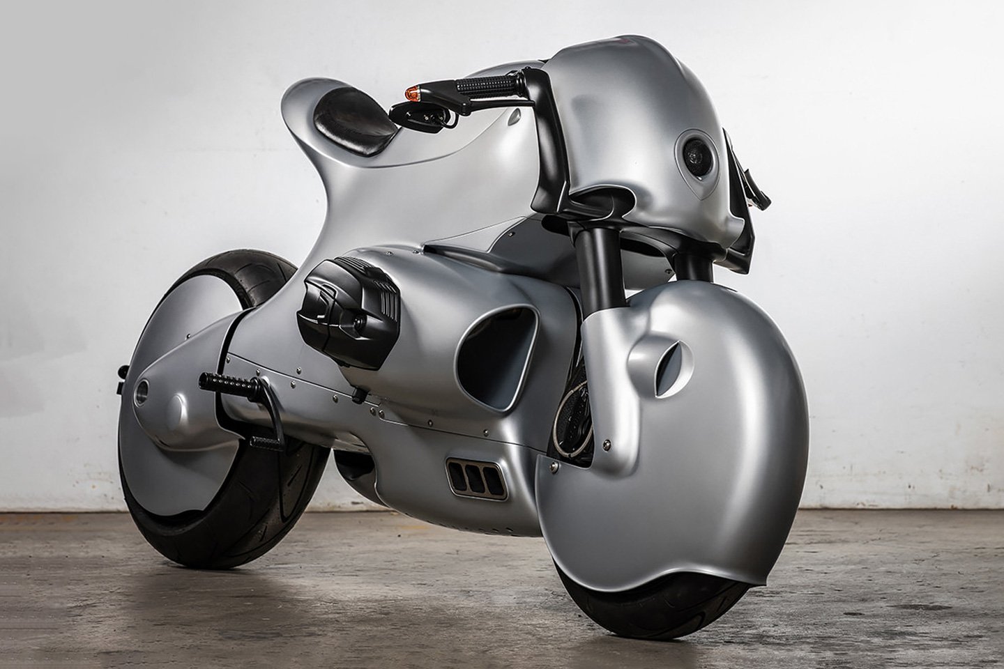#Stunning BMW R nineT custom with a curved aluminum body looks like something out of an alternate reality