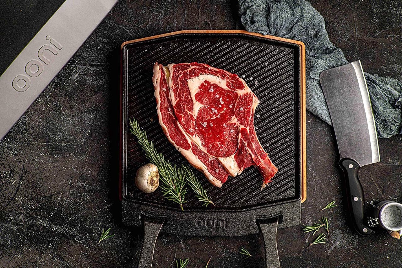 Ooni's Dual-Sided 'Grizzler' Plate works equally well for grilling  hamburgers or sizzling veggies - Yanko Design