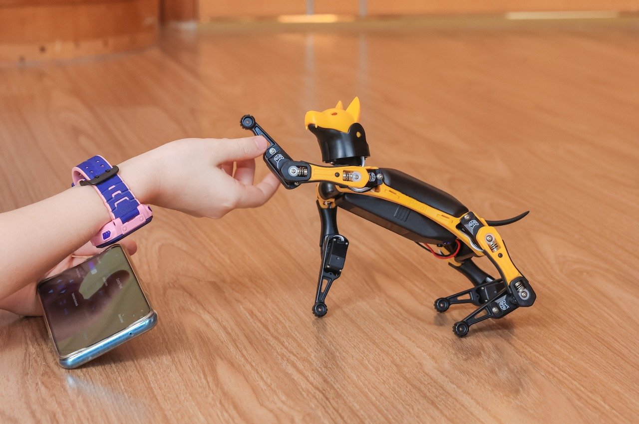 Tiny Boston Dynamics robot dog is a cute, affordable android that commands - Yanko Design
