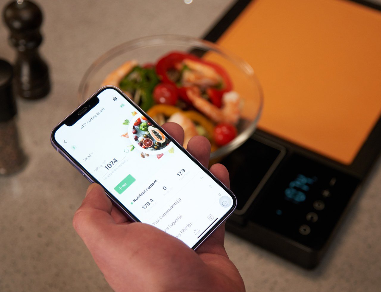 https://www.yankodesign.com/images/design_news/2022/05/smart-chopping-board-with-a-built-in-calorie-counter-and-kitchen-timer-makes-healthy-meal-prep-easy/7-in-1_smart_chopping_board_04.jpg
