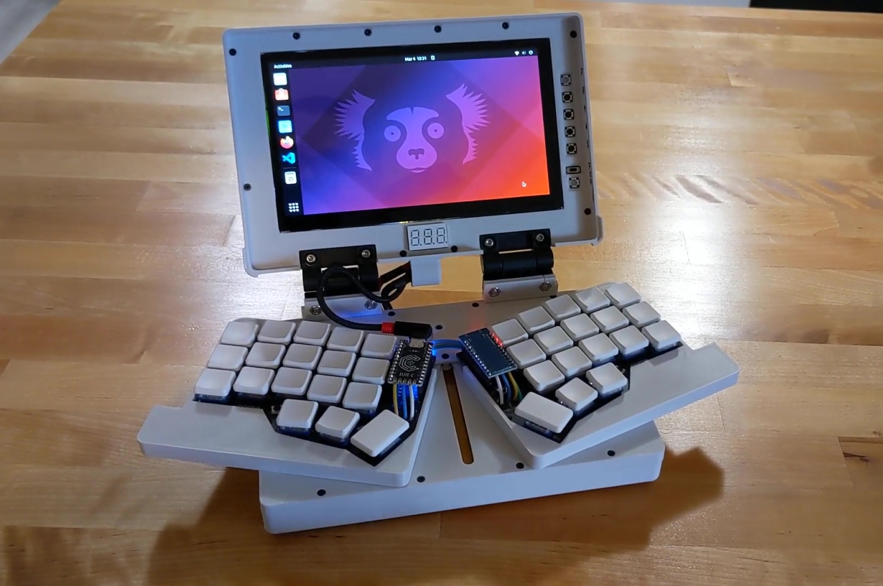 #This chunky palm-sized DIY laptop cleverly hides a split ergonomic keyboard