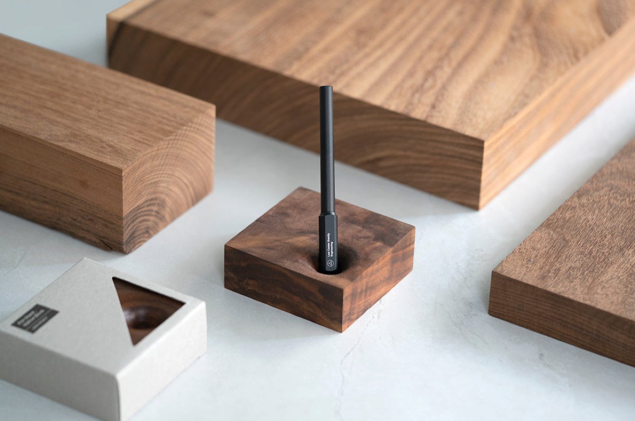 #This minimal wooden pen holder is the perfect throne for your most important everyday tool