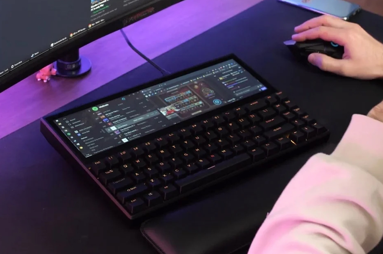 #Kwumsy K2 is a mechanical keyboard that carries its own touch screen
