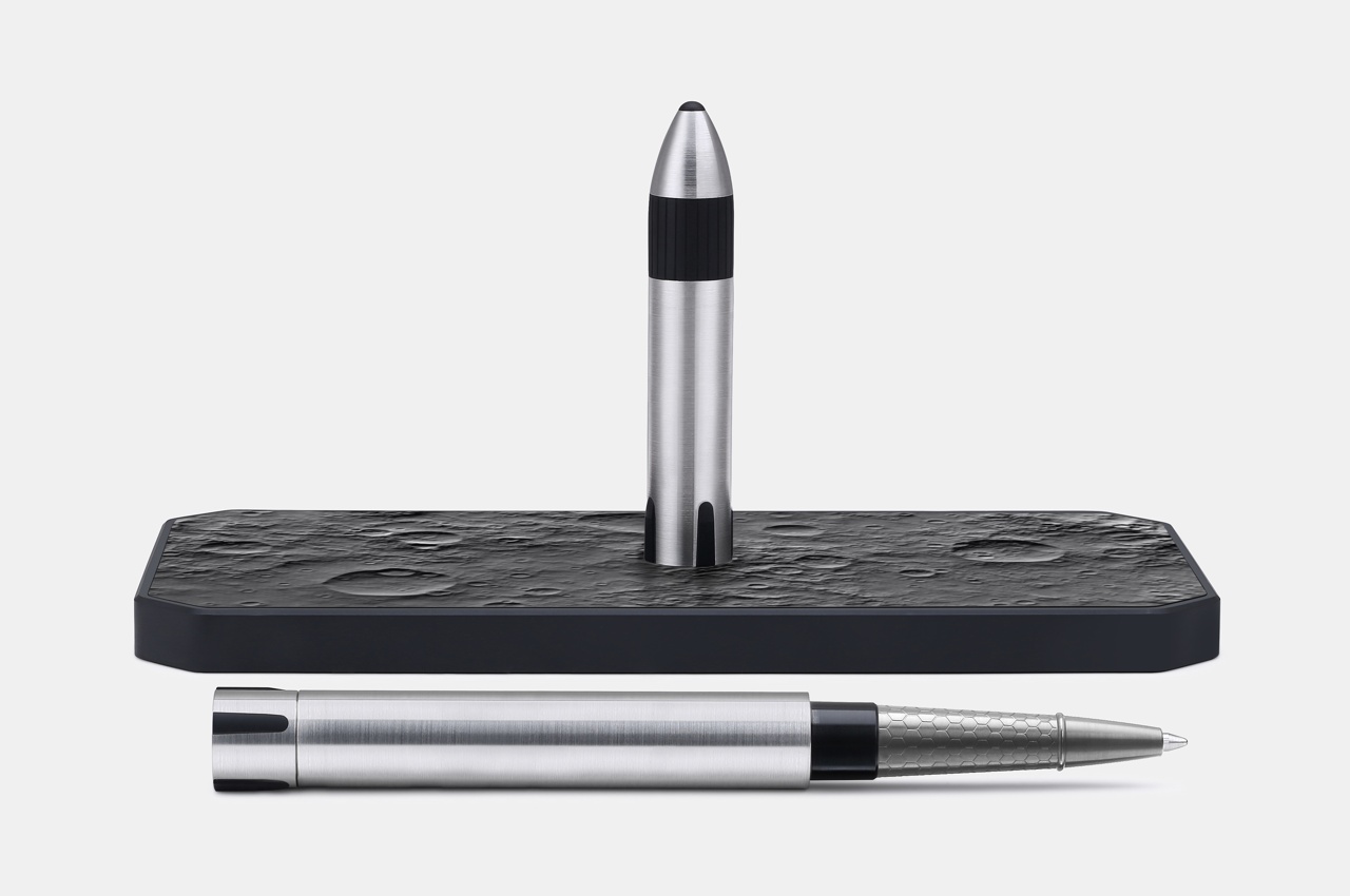 #SpaceX-inspired pen stands majestically on your desk like a miniature Moon Lander replica