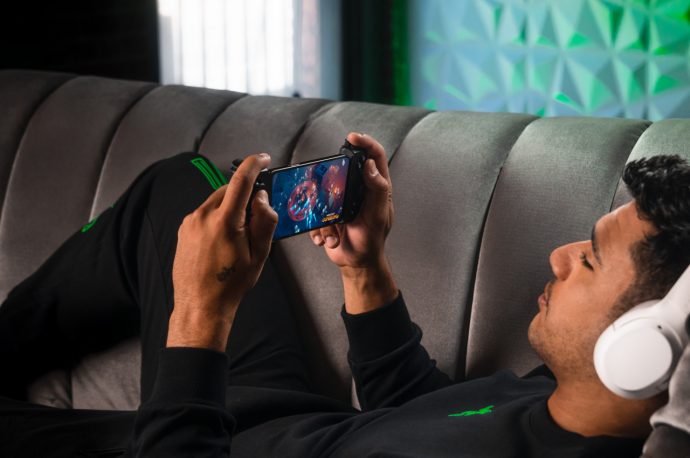 Razer Kishi V2 tries to make gaming on Android more enjoyable