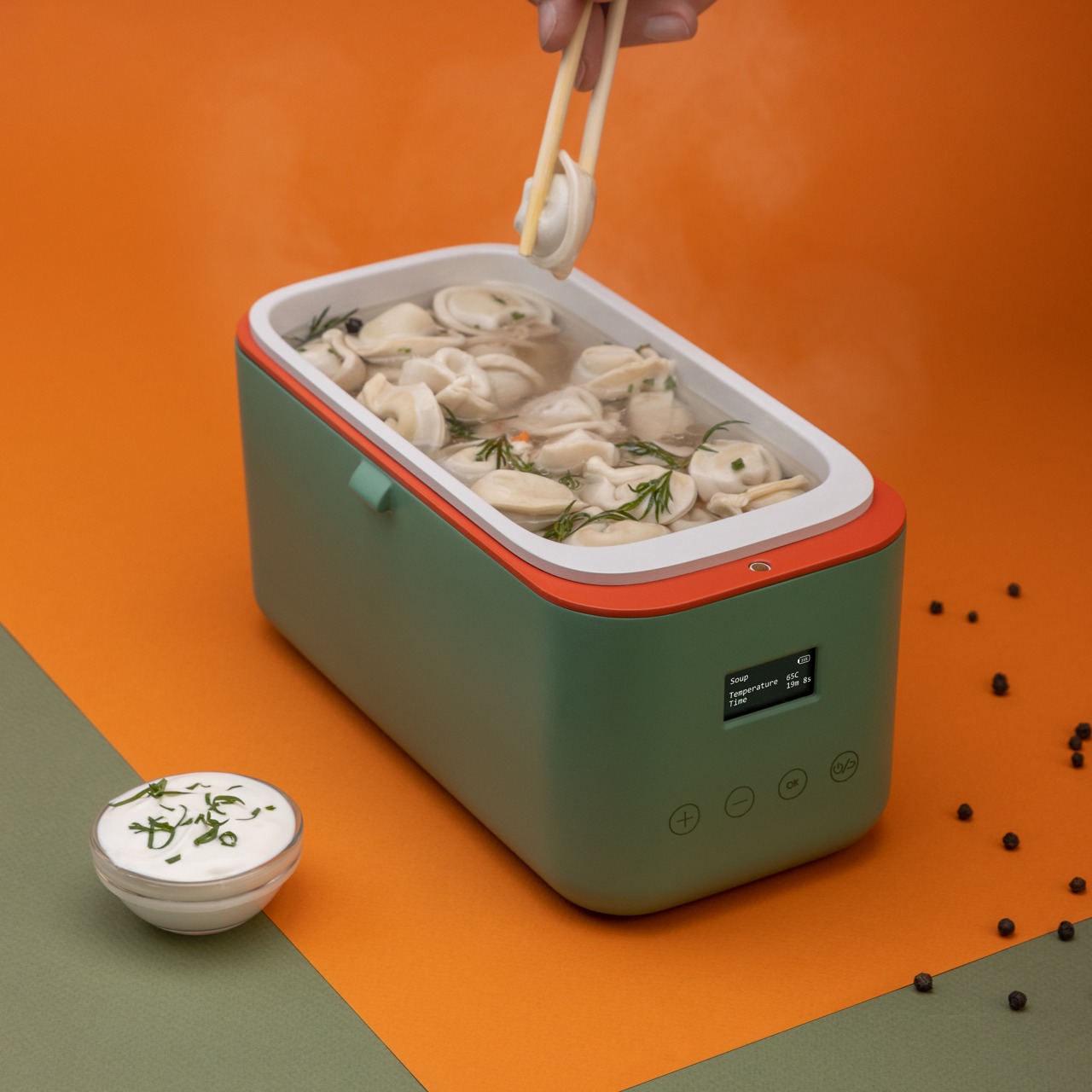 Solar-powered lunchbox keeps your food hot or even cool, depending on  what's inside - Yanko Design