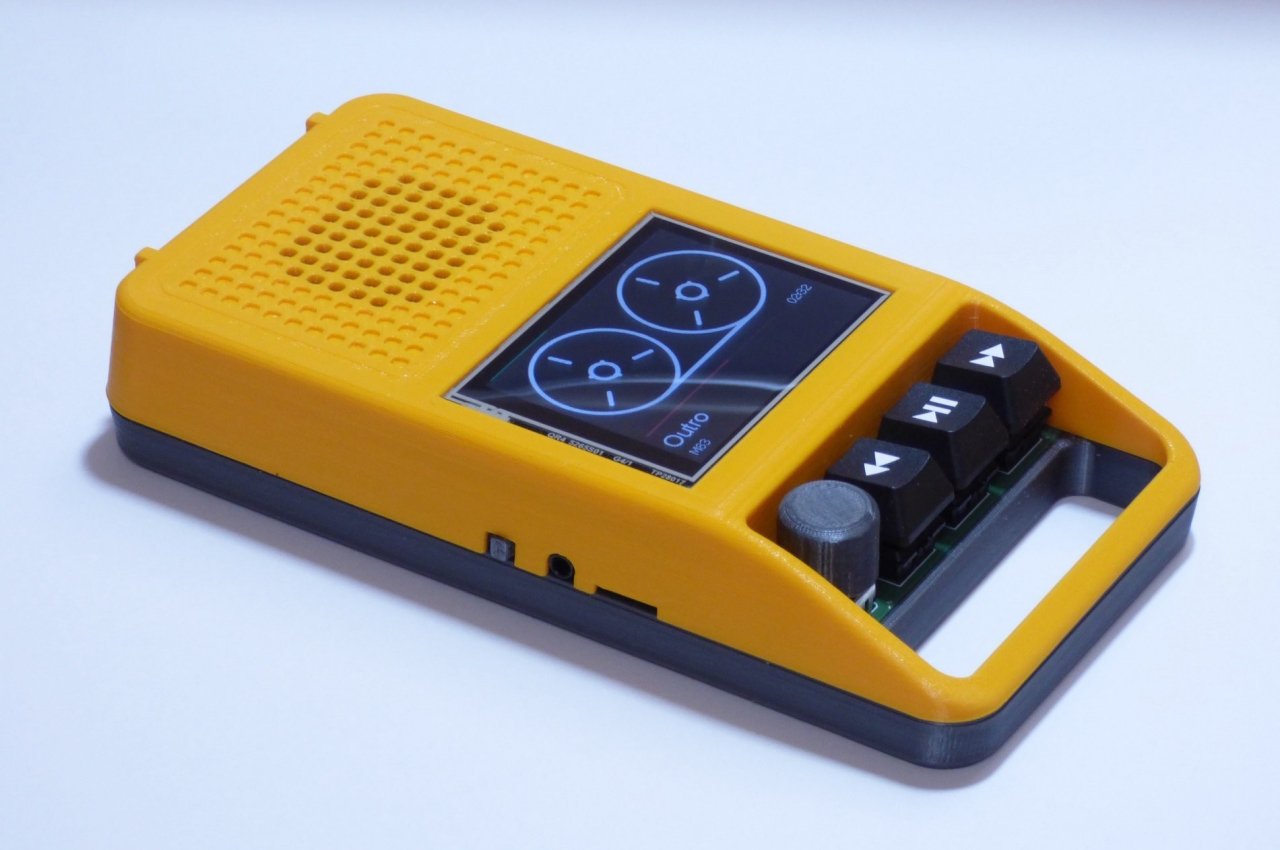 #This DIY retro audio player is a cute homage to 80s cassette tape recorders