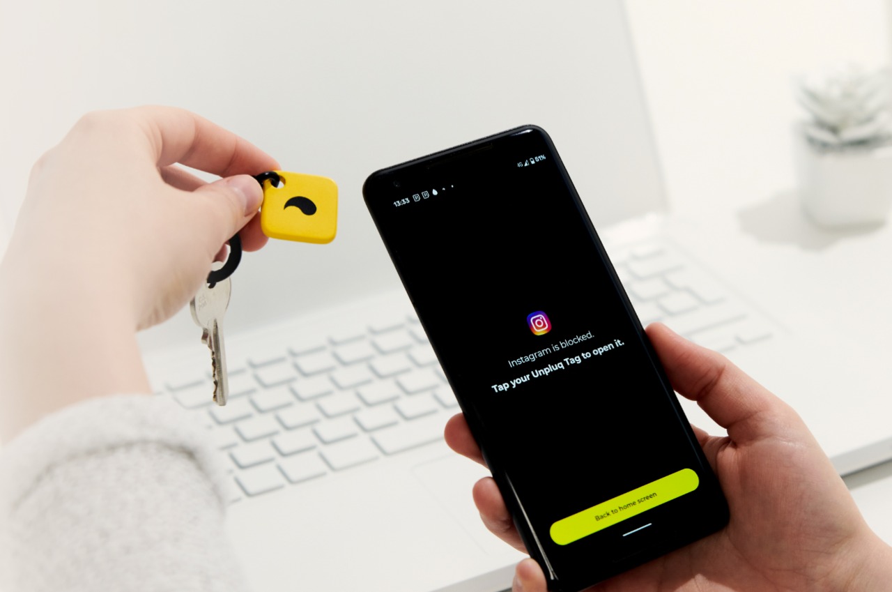 Browsing TikTok while working? This NFC Tag lets you block distracting apps  and notifications - Yanko Design