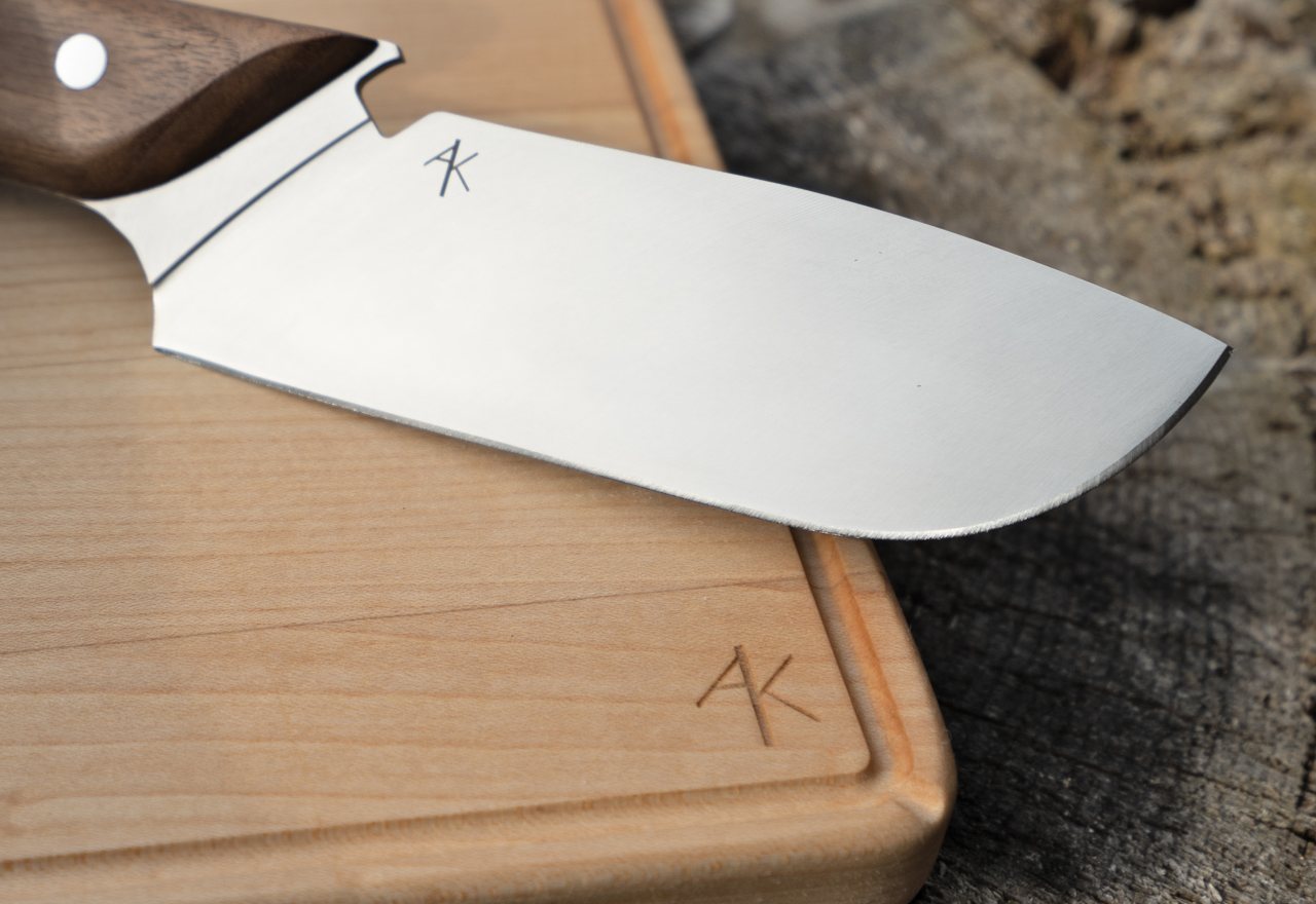 https://www.yankodesign.com/images/design_news/2022/06/travel_cutting_board_with_knife_built_right_in_03.jpg