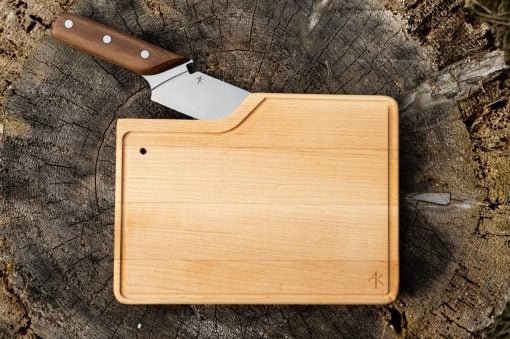 https://www.yankodesign.com/images/design_news/2022/06/travel_cutting_board_with_knife_built_right_in_hero-510x339.jpg