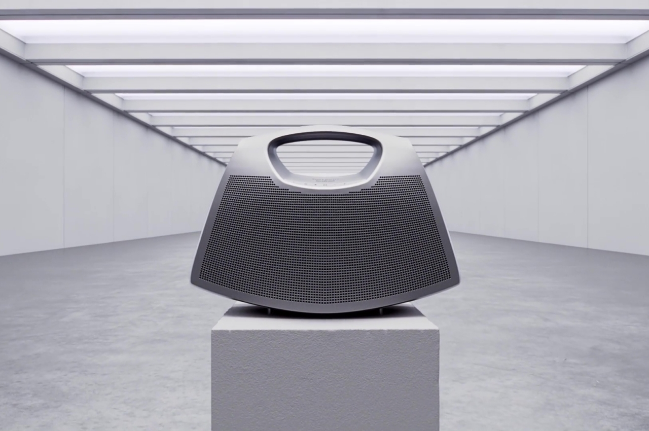 #Balenciaga and Bang & Olufsen design a Speaker Bag that mixes Hi-Fi with high fashion