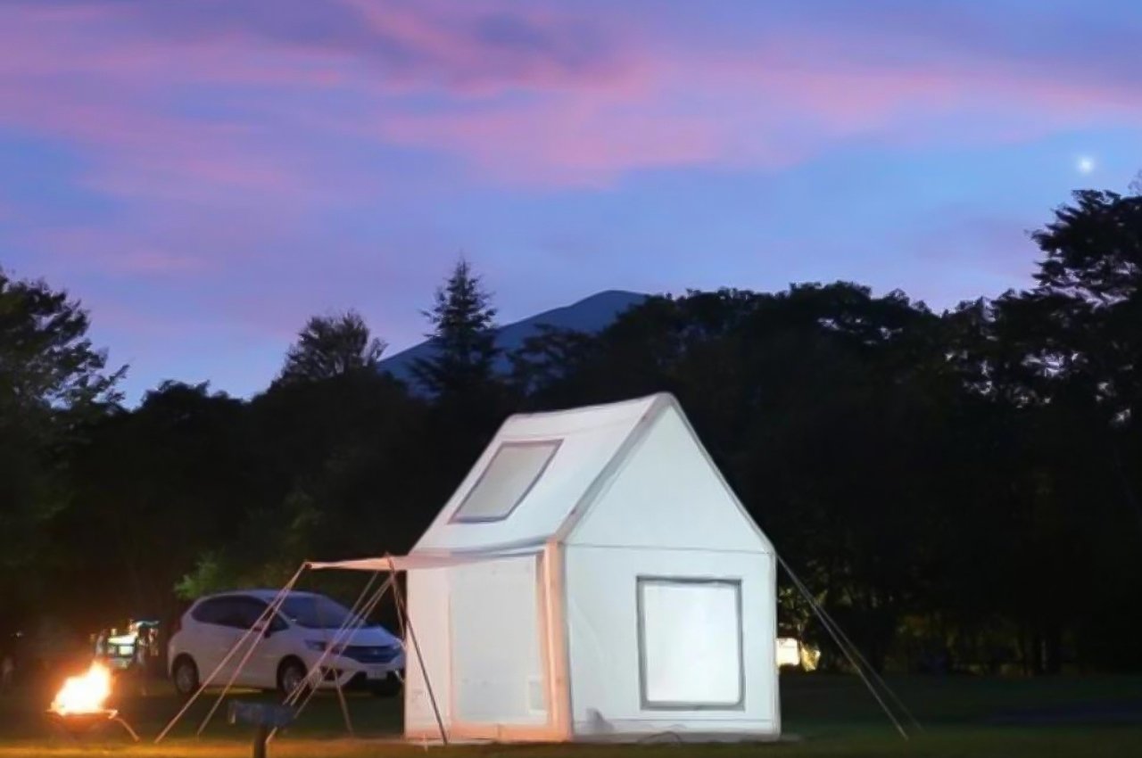 This house-shaped inflatable tent sets up in a few minutes, amplifying your  camping experience - Yanko Design