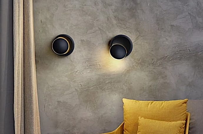 This wall lamp simulates a solar eclipse to bring light and life to your walls