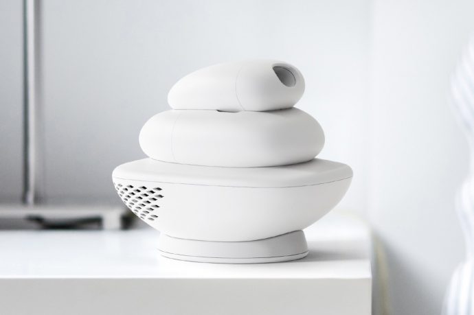 Zen-inspired salt air diffuser helps clear your respiratory pathways and boosts immunity
