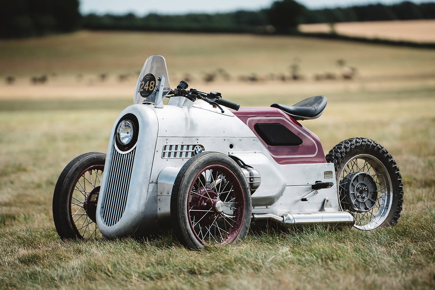 #This 3-wheeled BMW R100 custom build takes inspiration from pre-war racecars