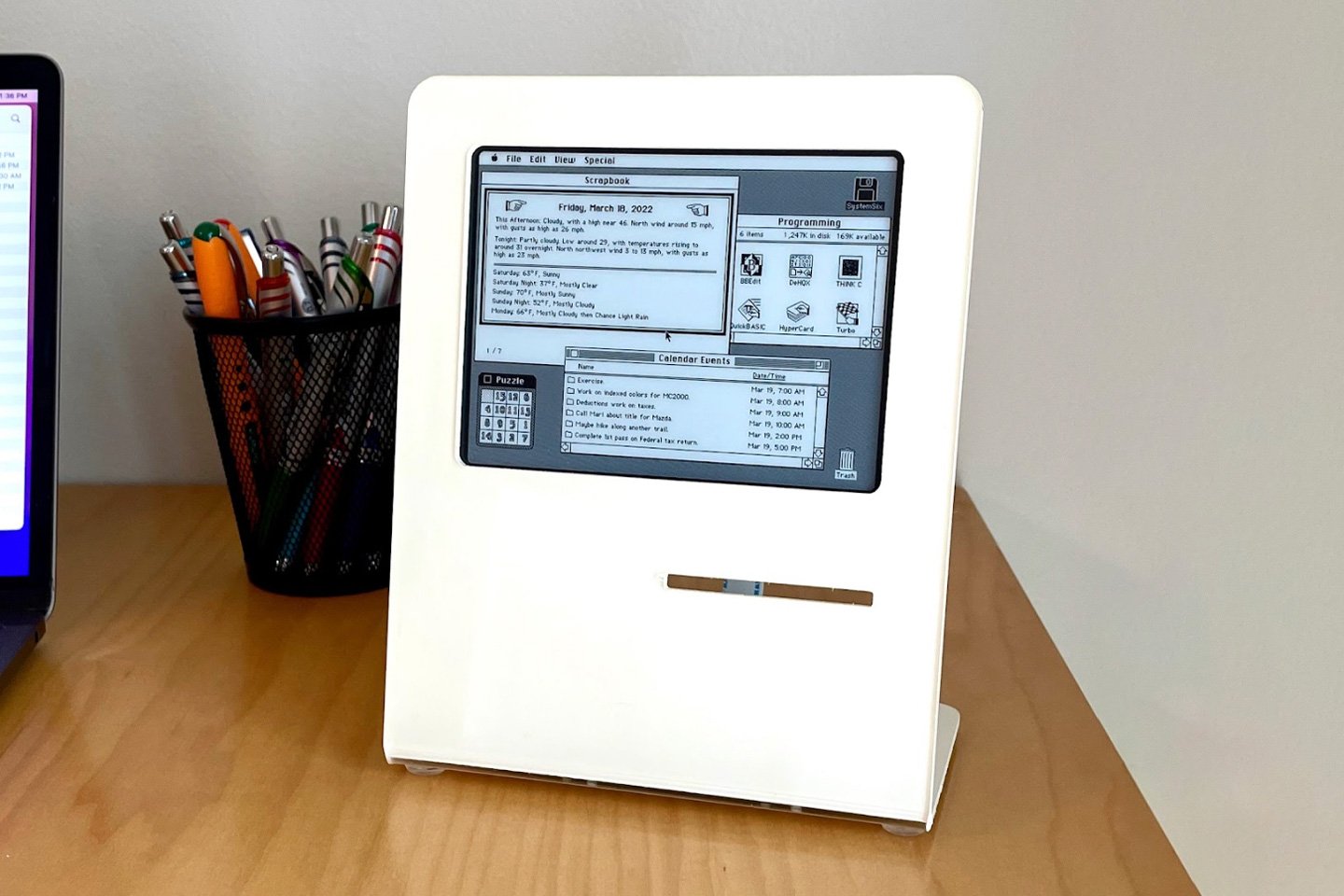 #Paper-thin retro Macintosh comes with an e-ink display and runs on a Raspberry Pi