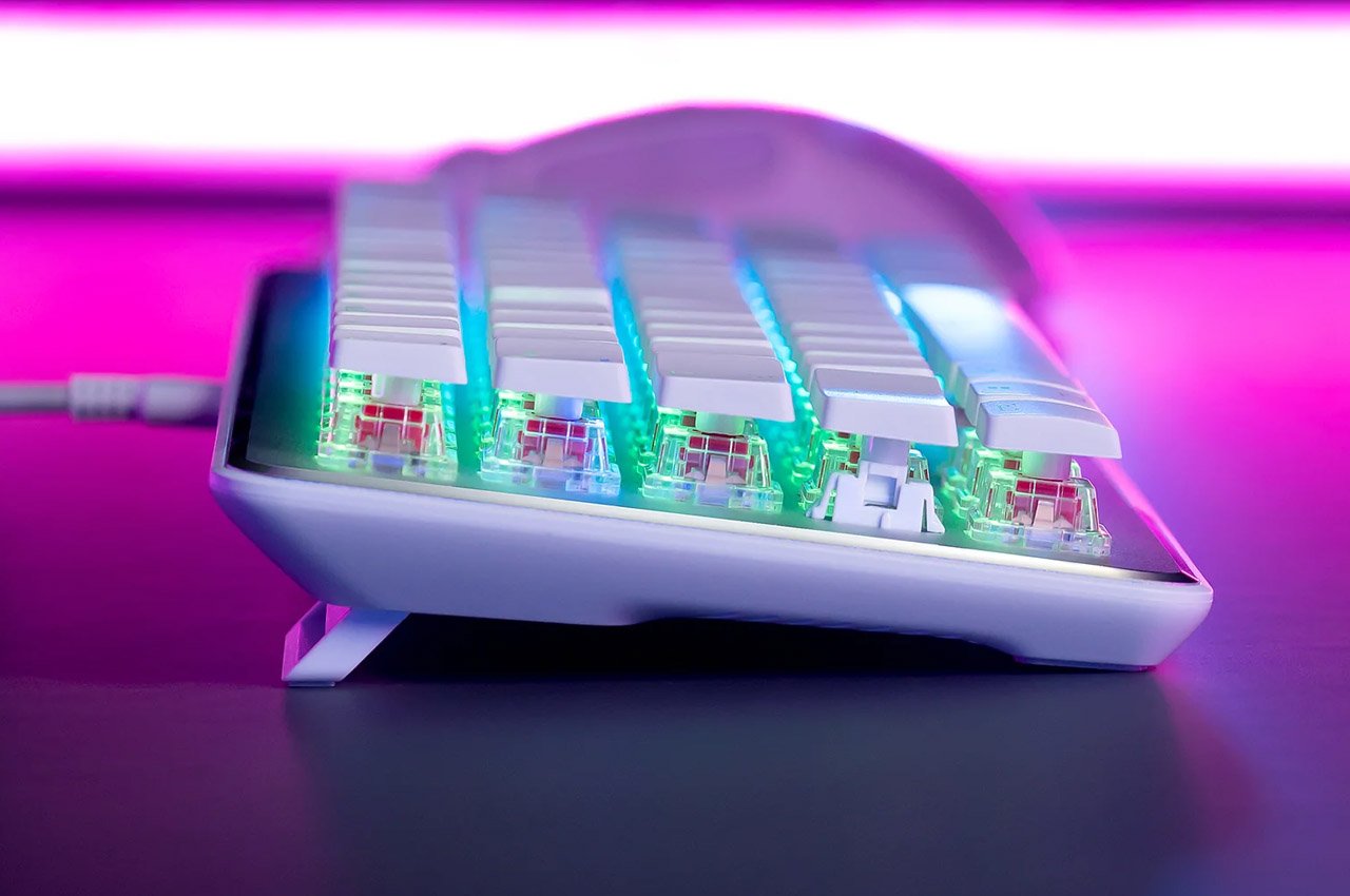 Roccat Vulcan II Mini gaming keyboard gets world's first dual LED smart  keys - Yanko Design