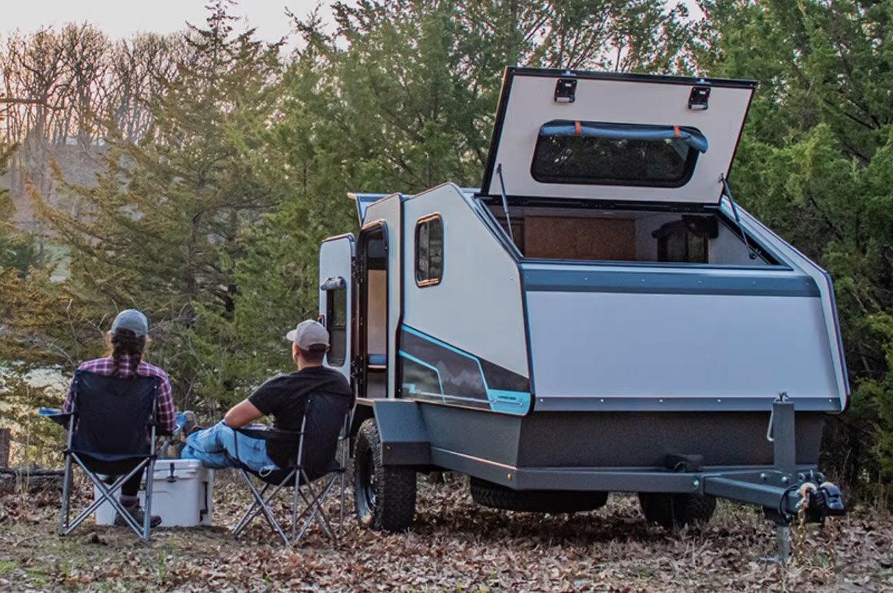 #This travel trailer with a pop-up window is sleek on the outside, spacious on the inside