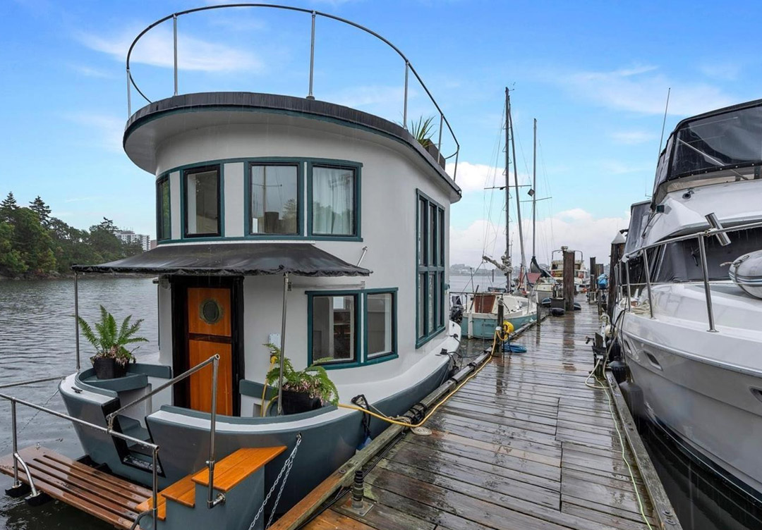 #This tiny floating home is a restored boat originally built for the Expo’86 in Canada